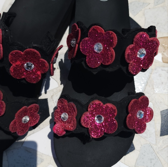 π 3 for $15 Deal! πWonder Nation black flip flop with pink flowers 3 - Picture 3 of 5